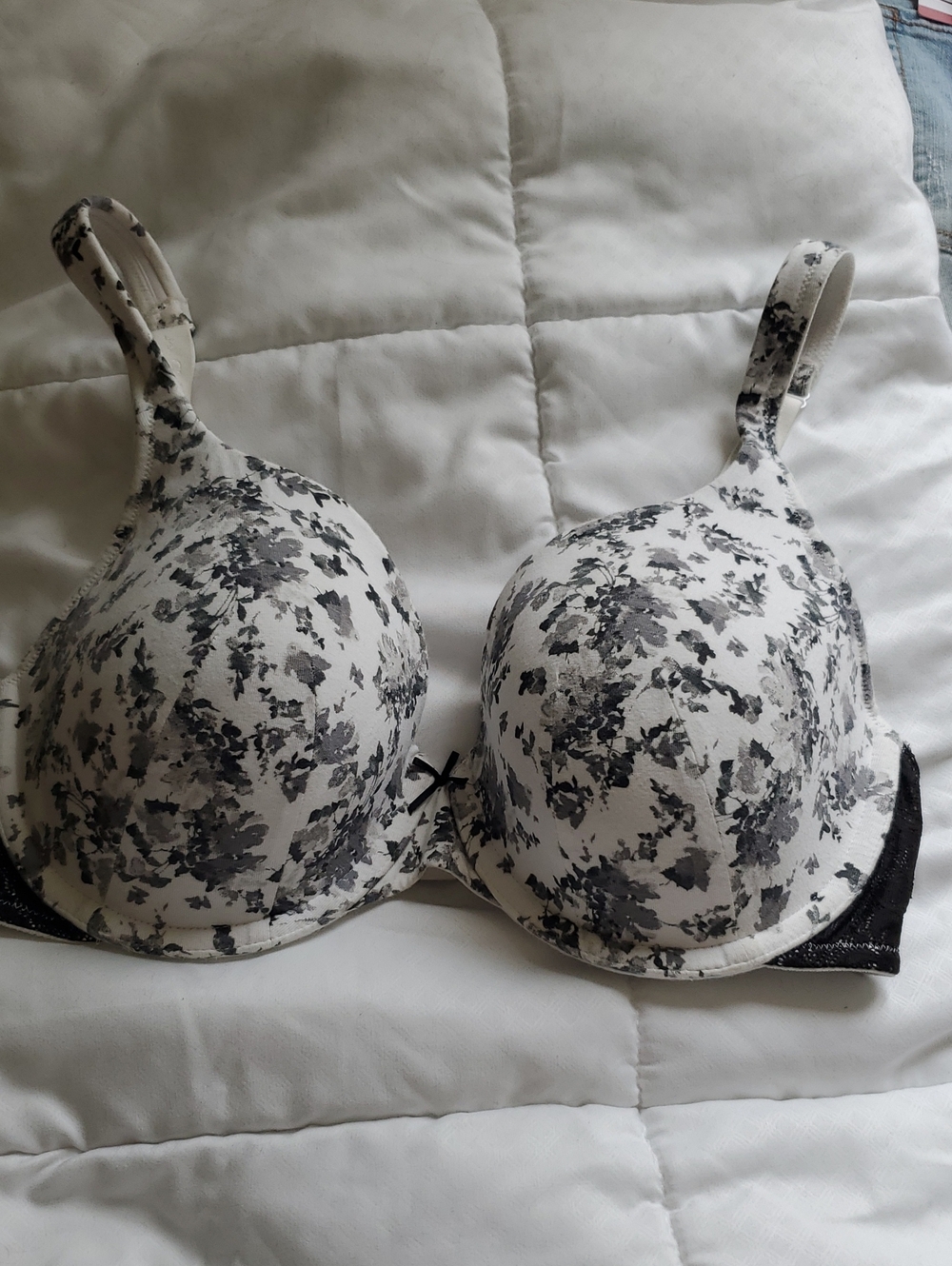 Cacique Black and White Floral T-Shirt Bra